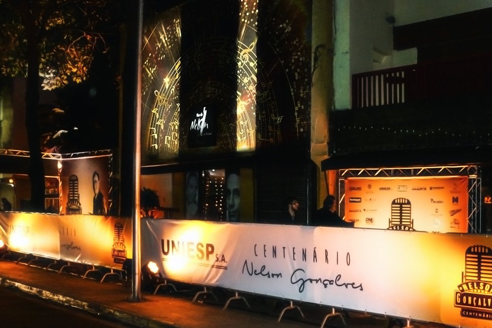 evento-centenario-nelson-goncalves-fachada-mapeada-01